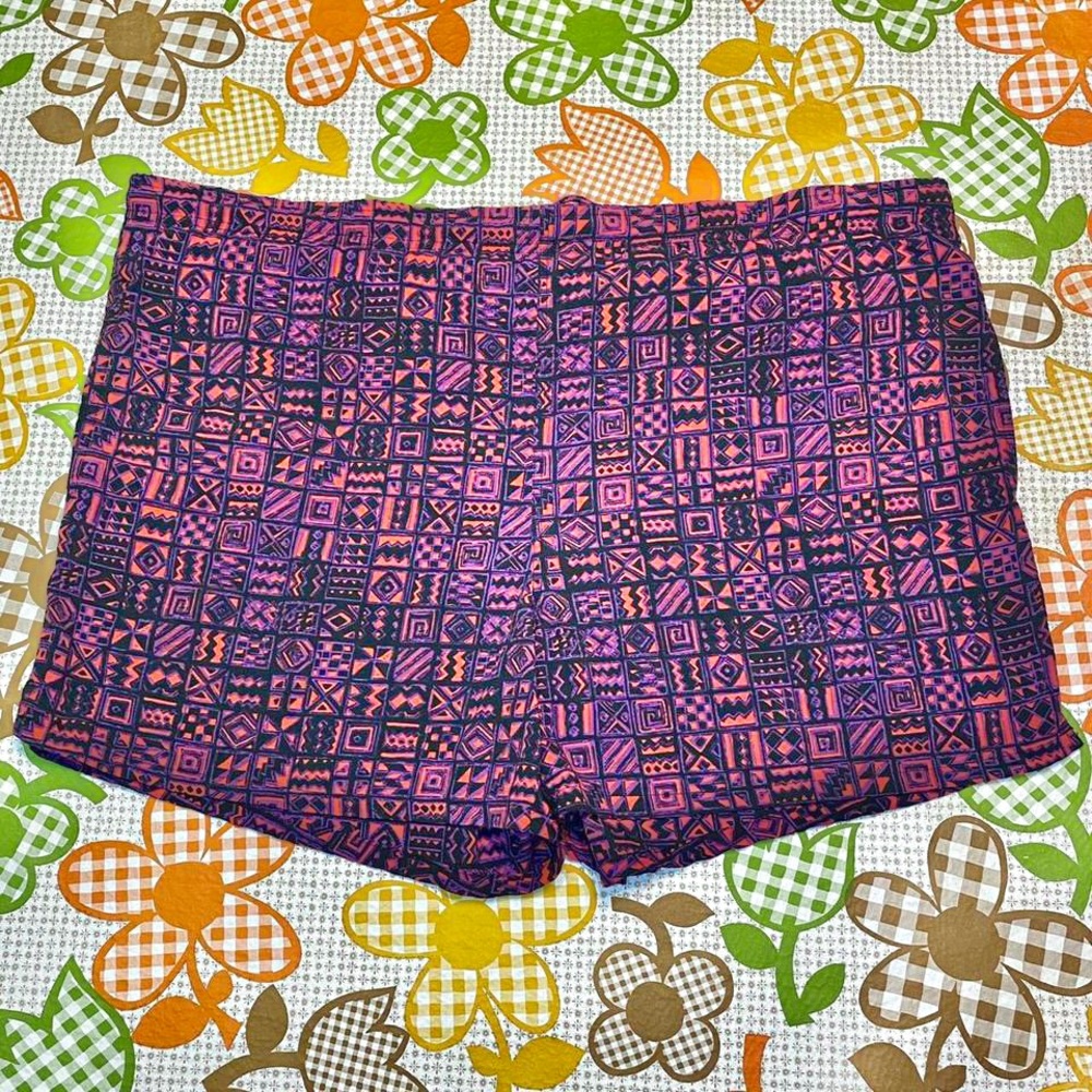 Vintage 90s maroon, red & black abstract swim trunks ☯️